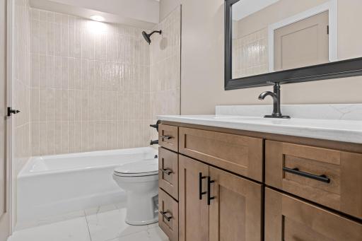 2365 Hillwood Dr-17.jpg