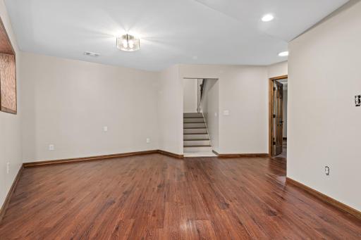 2365 Hillwood Dr-19.jpg