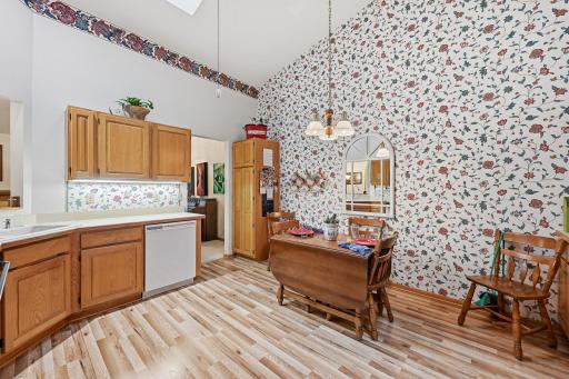 10711 53rd Avenue N, Plymouth, MN 55442