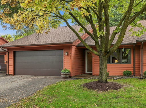 10711 53rd Avenue N, Plymouth, MN 55442