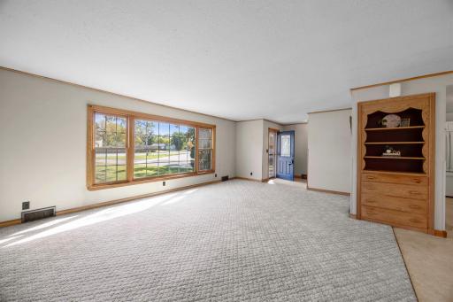 Large windows with great natural lighting