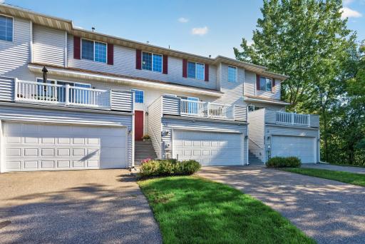 4913 Grenwich Avenue N, Oakdale, MN 55128