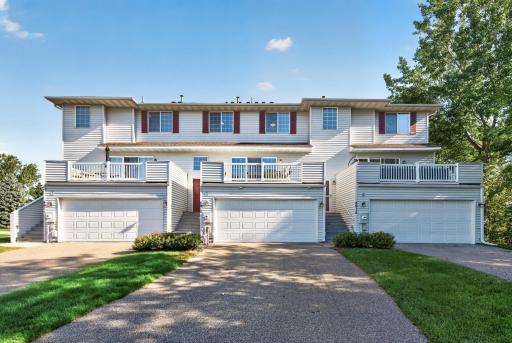 4913 Grenwich Avenue N, Oakdale, MN 55128