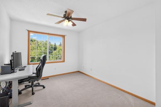 4913 Grenwich Avenue N, Oakdale, MN 55128