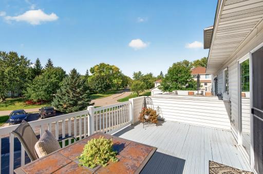 4913 Grenwich Avenue N, Oakdale, MN 55128