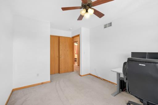 4913 Grenwich Avenue N, Oakdale, MN 55128