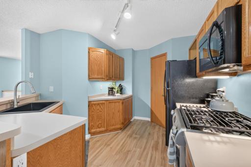 4913 Grenwich Avenue N, Oakdale, MN 55128