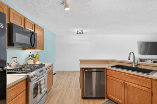 4913 Grenwich Avenue N, Oakdale, MN 55128