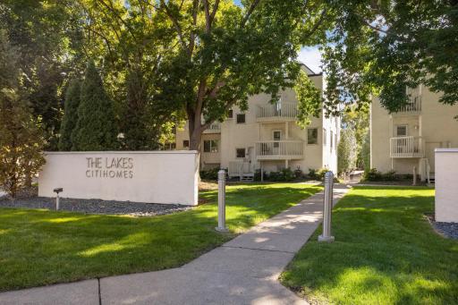 3012 Lake Shore Drive, B, Minneapolis, MN 55416