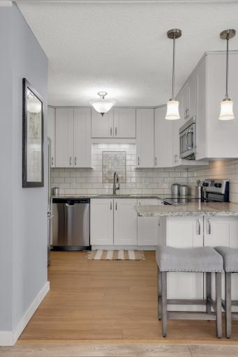 3012 Lake Shore Drive, B, Minneapolis, MN 55416