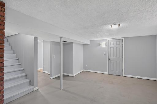 1837 Hawthorne Avenue E, Saint Paul, MN 55119