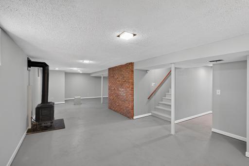 1837 Hawthorne Avenue E, Saint Paul, MN 55119