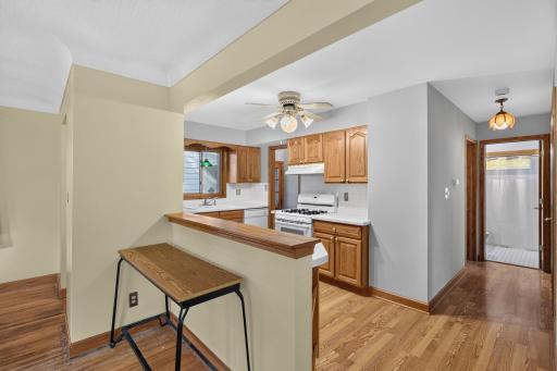 1837 Hawthorne Avenue E, Saint Paul, MN 55119