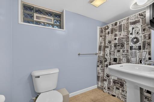 1837 Hawthorne Avenue E, Saint Paul, MN 55119
