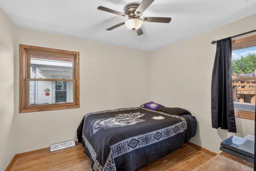 1837 Hawthorne Avenue E, Saint Paul, MN 55119