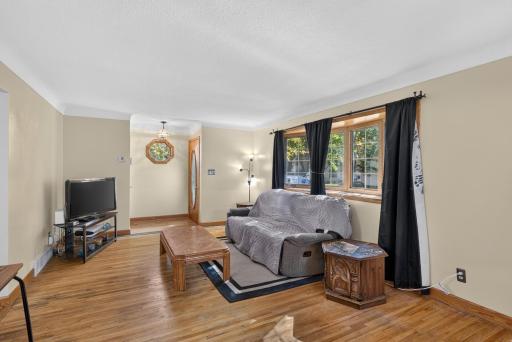 1837 Hawthorne Avenue E, Saint Paul, MN 55119