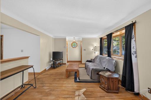 1837 Hawthorne Avenue E, Saint Paul, MN 55119