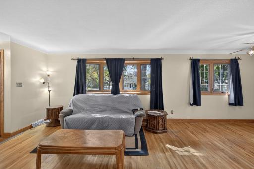 1837 Hawthorne Avenue E, Saint Paul, MN 55119