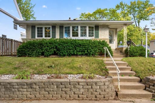 1837 Hawthorne Avenue E, Saint Paul, MN 55119