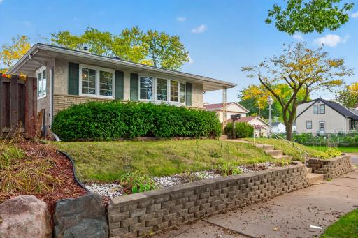 1837 Hawthorne Avenue E, Saint Paul, MN 55119