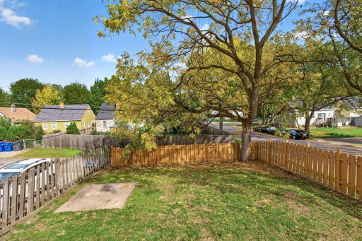 1837 Hawthorne Avenue E, Saint Paul, MN 55119
