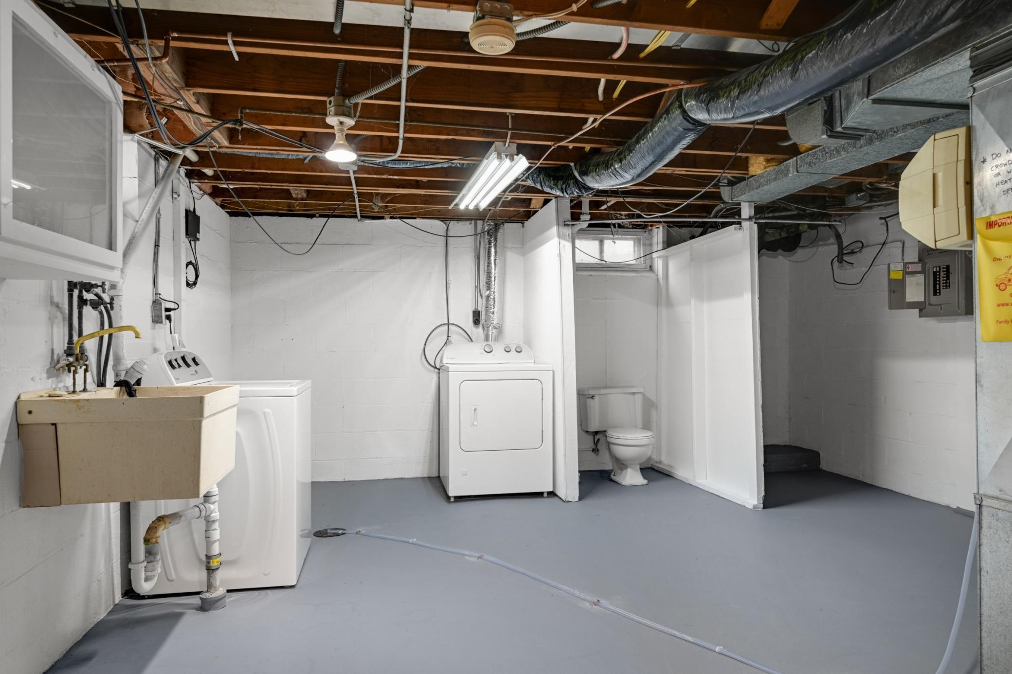 5638 laundry room/bathroom