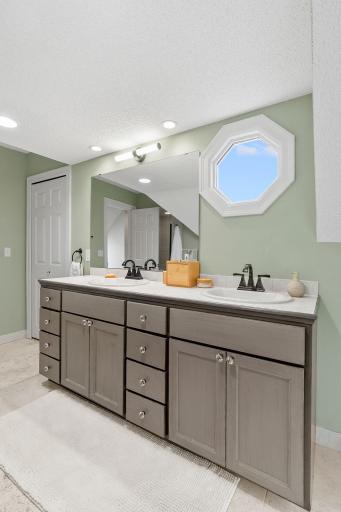 408 Laurel Avenue, 2, Saint Paul, MN 55102