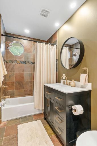 408 Laurel Avenue, 2, Saint Paul, MN 55102
