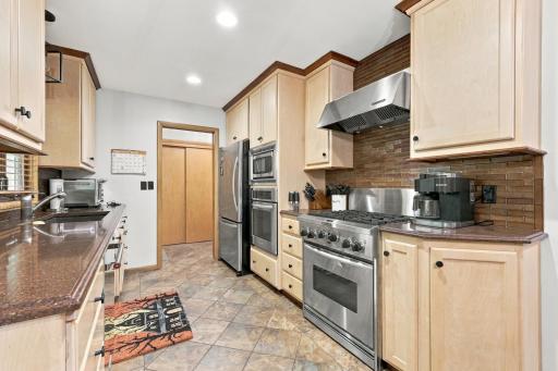 2831 Edgewood Drive N, Fargo, ND 58102