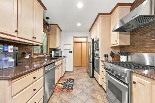 2831 Edgewood Drive N, Fargo, ND 58102