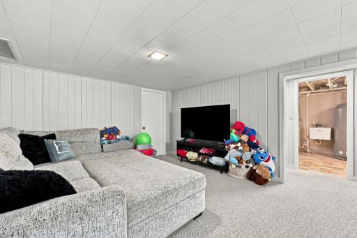 2831 Edgewood Drive N, Fargo, ND 58102