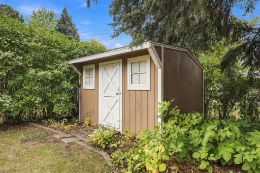 2831 Edgewood Drive N, Fargo, ND 58102