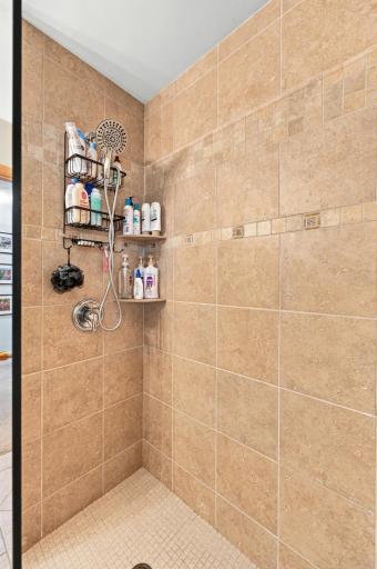 2831 Edgewood Drive N, Fargo, ND 58102