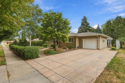 2831 Edgewood Drive N, Fargo, ND 58102