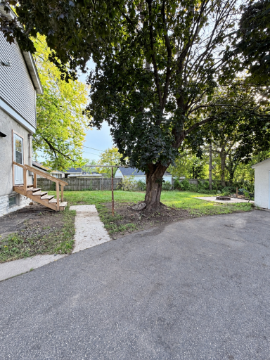 929 Barclay Street, Saint Paul, MN 55106