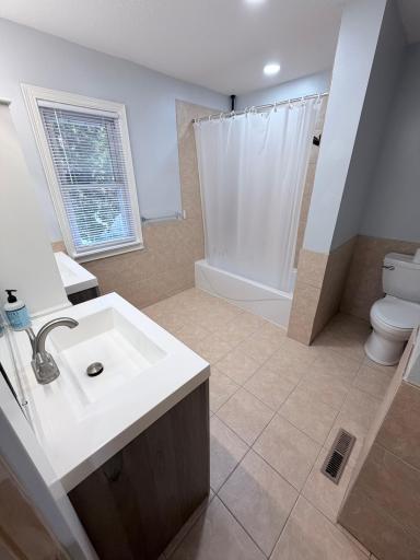 929 Barclay Street, Saint Paul, MN 55106