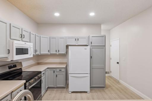 With ample prep space, this kitchen makes cooking and entertaining a breeze.
