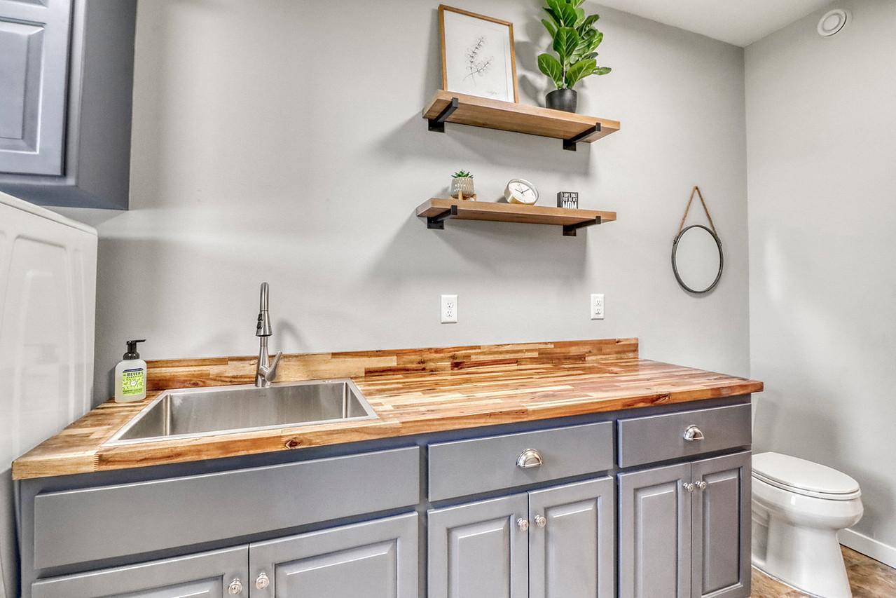 Laundry sink / storage area