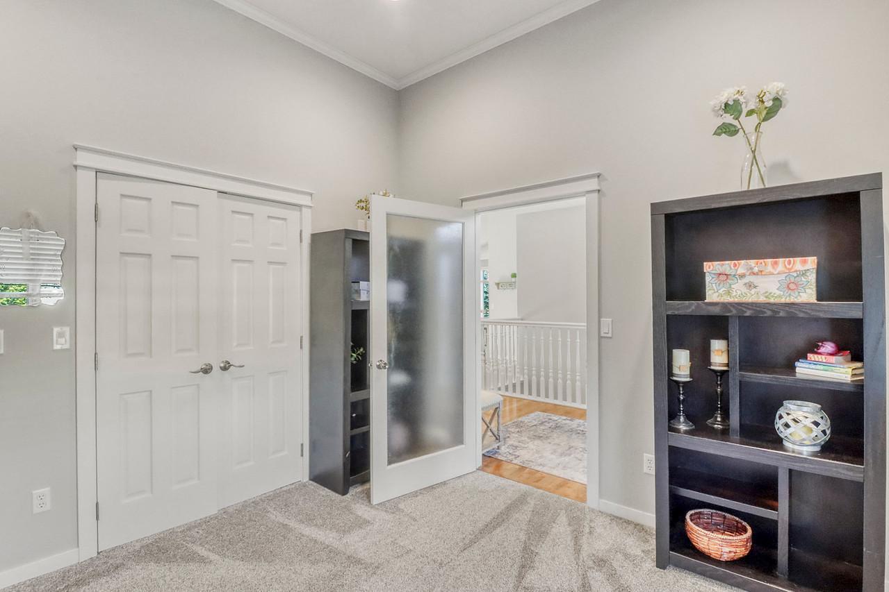 Bedroom / Office