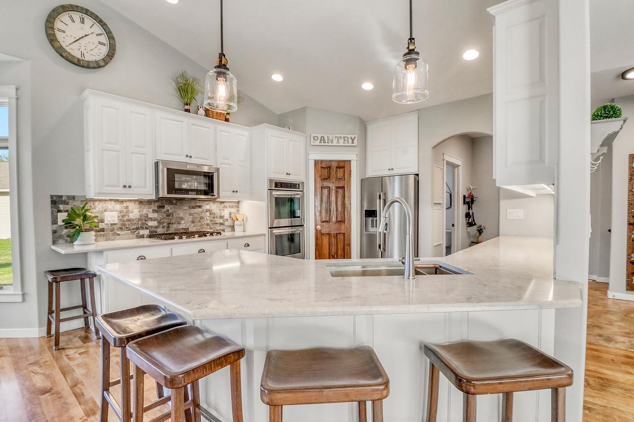 Kitchen w/ granite countertops