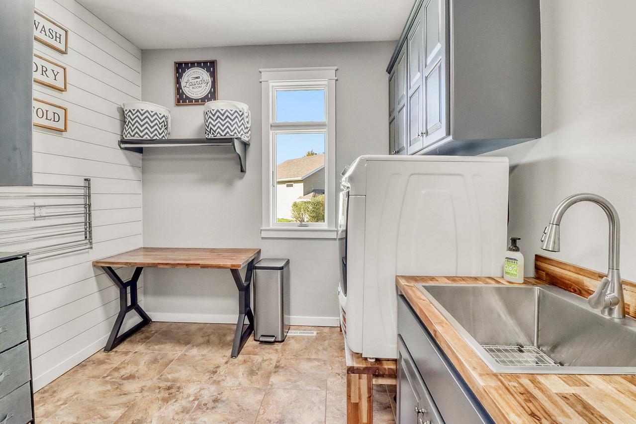 Laundry folding area