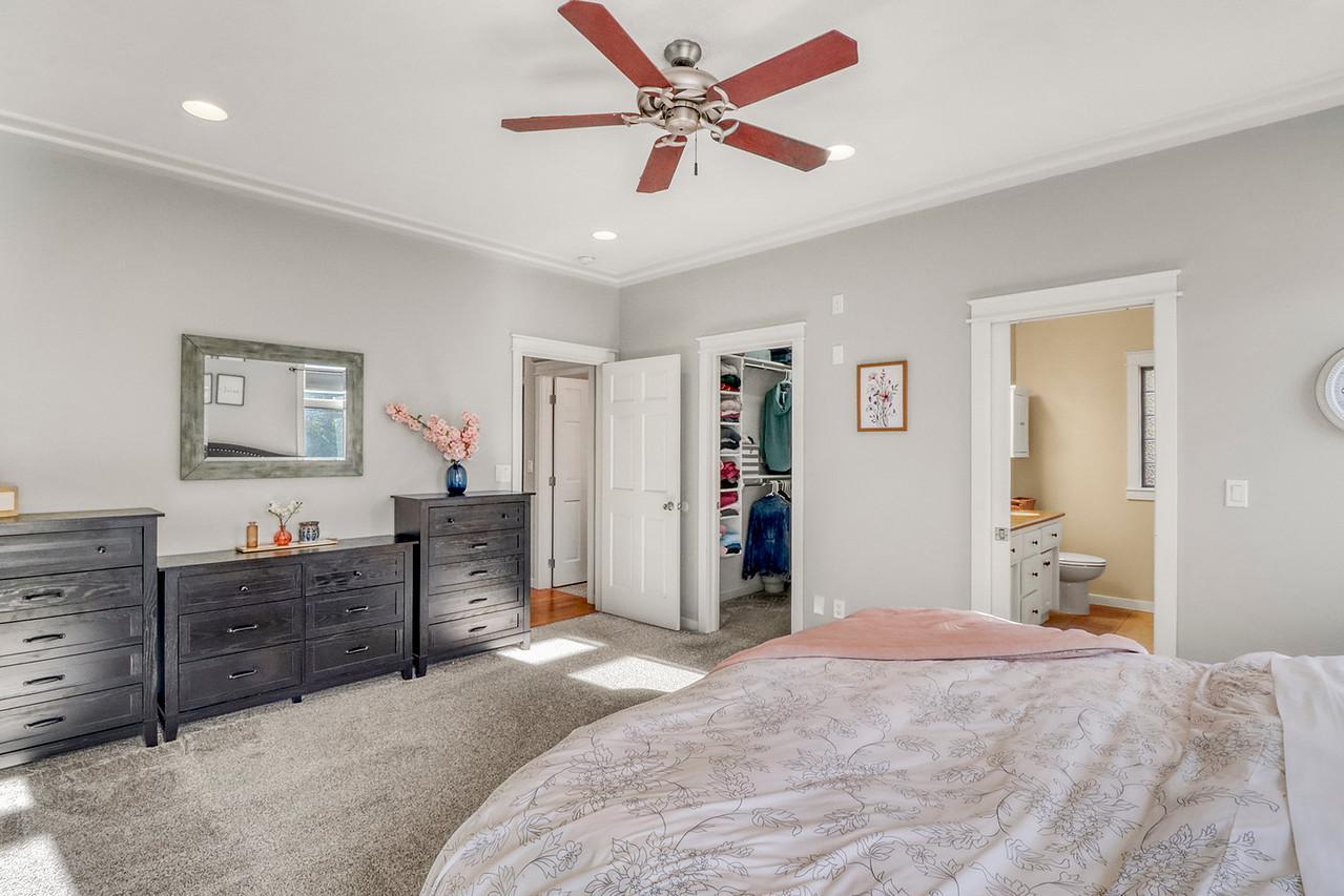 Primary Bedroom w/ walk-in closet
