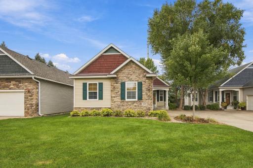 Hanson built detached townhouse - HOA managed lawn/snow