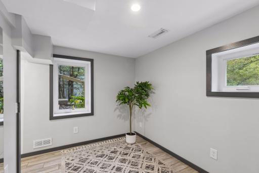 1814 Mcknight Road N, Maplewood, MN 55109