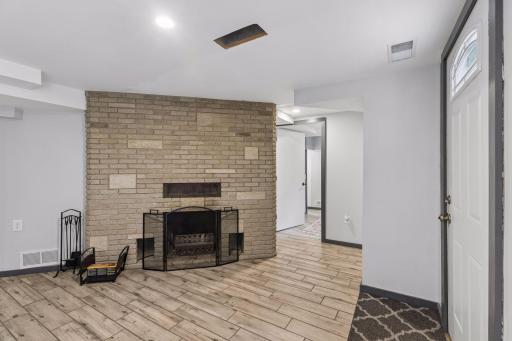 1814 Mcknight Road N, Maplewood, MN 55109
