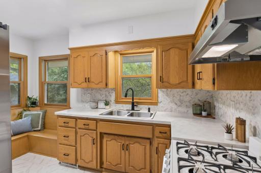 1814 Mcknight Road N, Maplewood, MN 55109