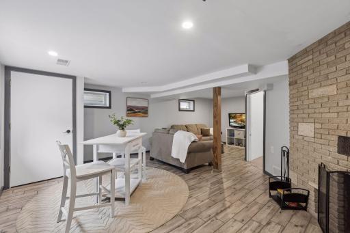 1814 Mcknight Road N, Maplewood, MN 55109