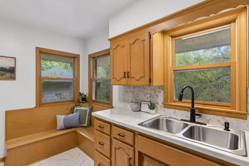 1814 Mcknight Road N, Maplewood, MN 55109