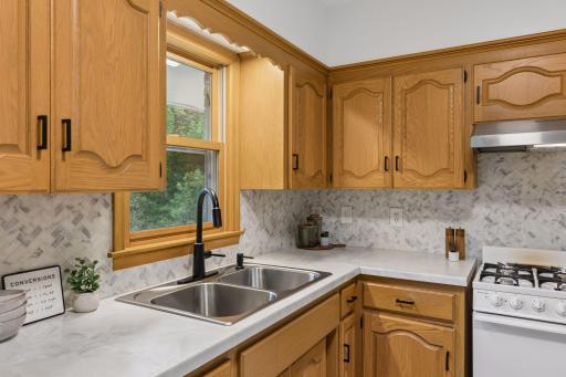 1814 Mcknight Road N, Maplewood, MN 55109