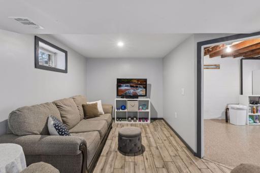 1814 Mcknight Road N, Maplewood, MN 55109